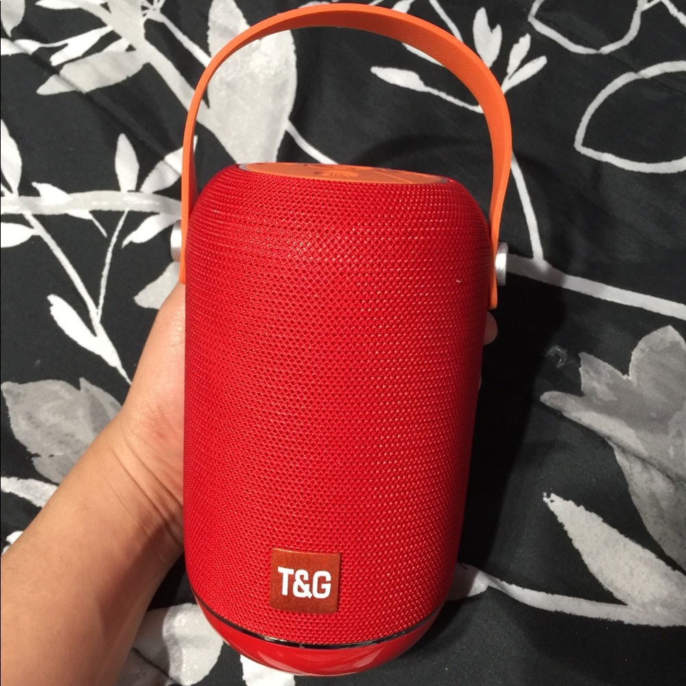 T&G red speaker